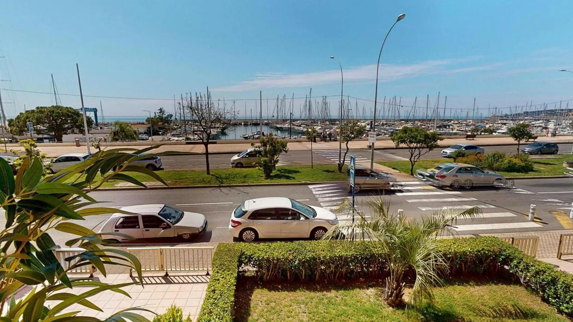 Spacieux 2P Renove Avec Climatisation, Terrasse Et Balcon Face Mer - Fr-1-196-381 Menton